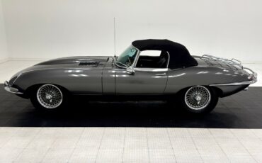 Jaguar-XK-1967-Convertible-2