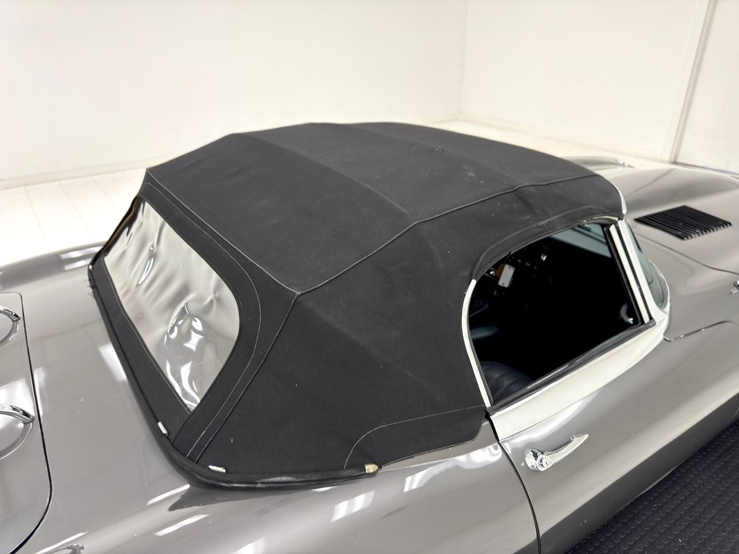 Jaguar-XK-1967-Convertible-20