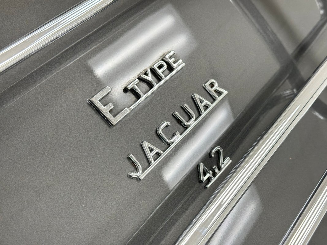 Jaguar-XK-1967-Convertible-23