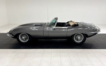 Jaguar-XK-1967-Convertible-3