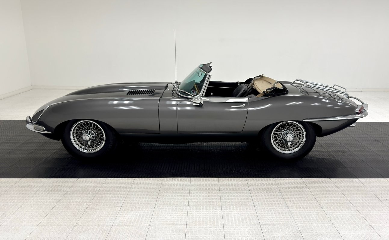 Jaguar-XK-1967-Convertible-3