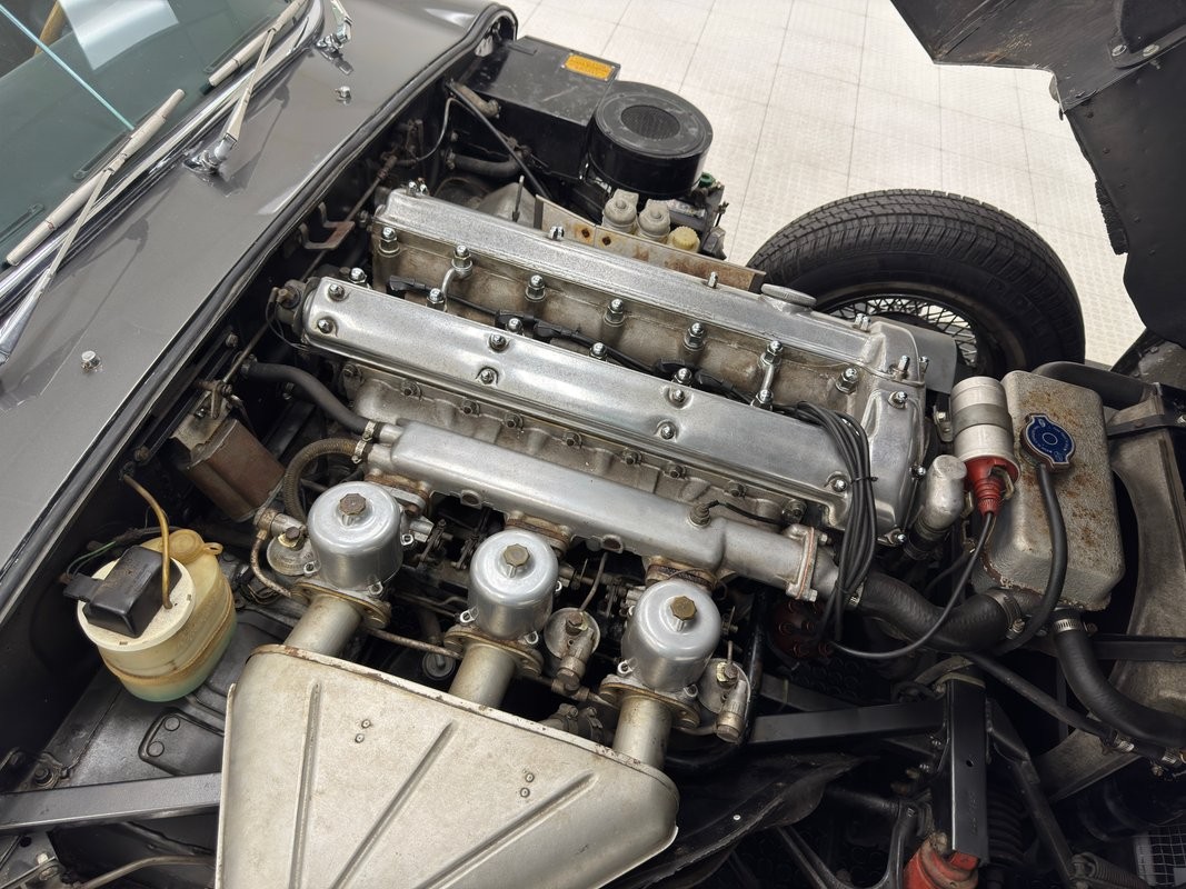 Jaguar-XK-1967-Convertible-30