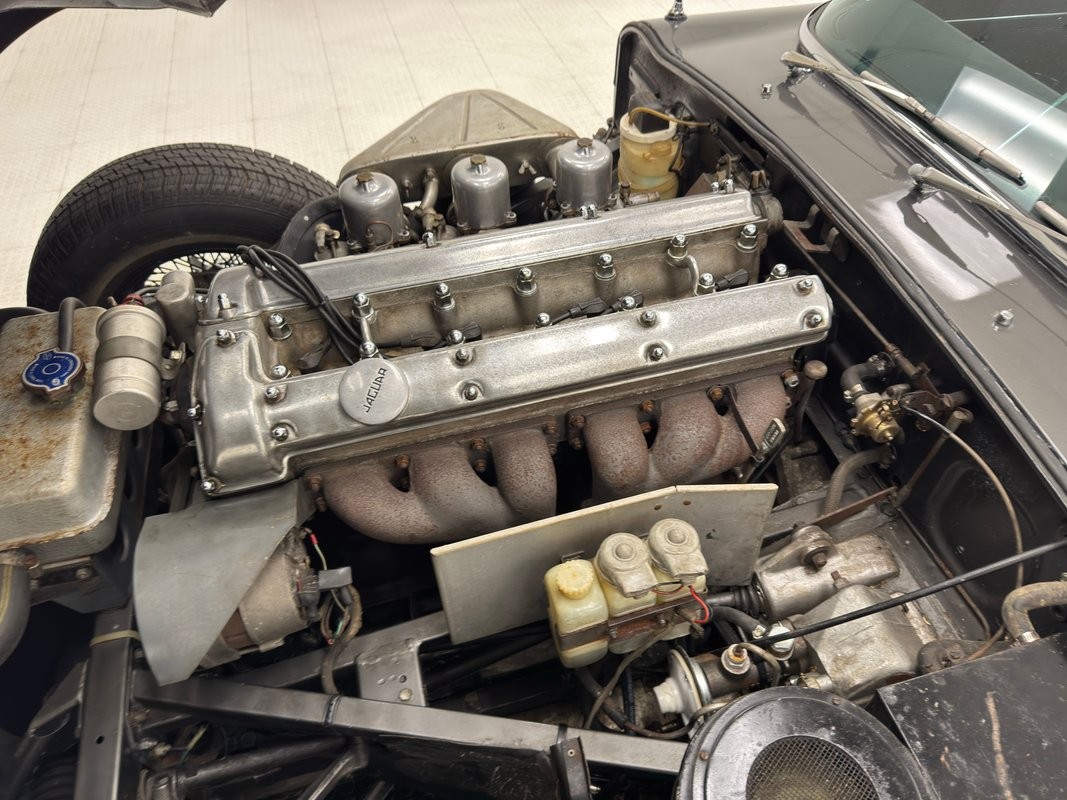 Jaguar-XK-1967-Convertible-31