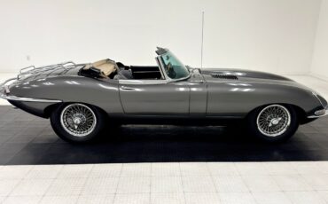 Jaguar-XK-1967-Convertible-8