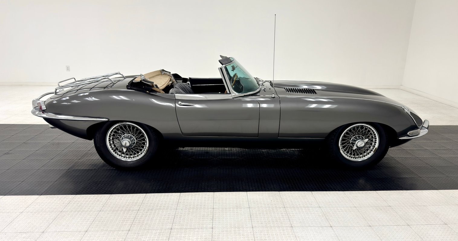 Jaguar-XK-1967-Convertible-8