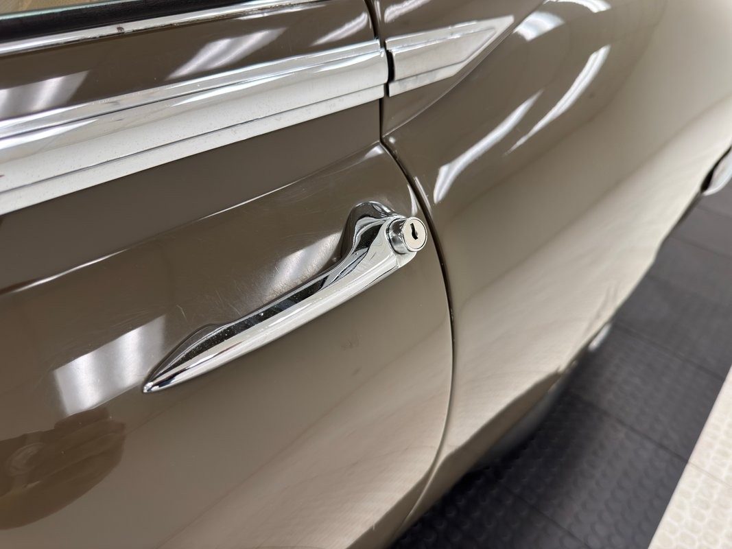 Jaguar-XK-1970-Coupe-16