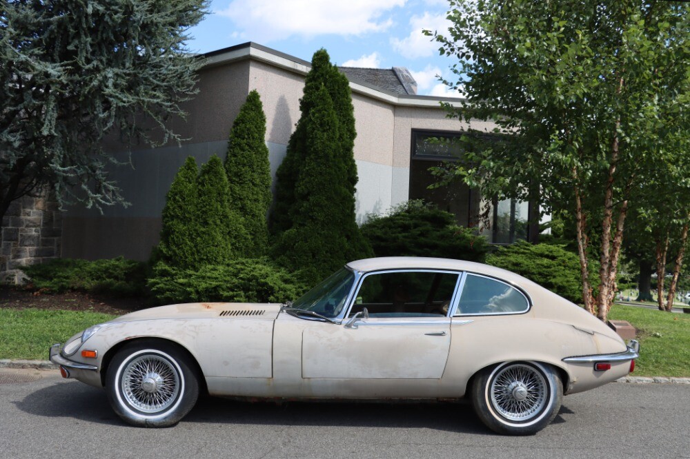Jaguar-XK-1972-3