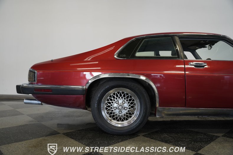 Jaguar-Xjs-1992-Maroon-Black-30