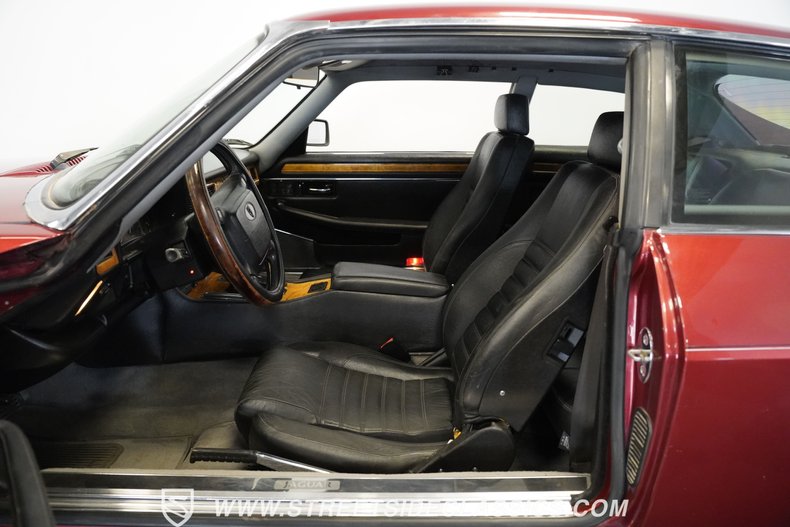 Jaguar-Xjs-1992-Maroon-Black-38