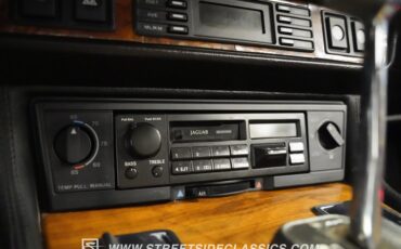 Jaguar-Xjs-1992-Maroon-Black-43