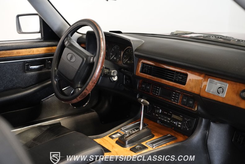 Jaguar-Xjs-1992-Maroon-Black-47