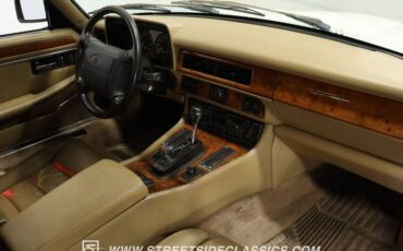 Jaguar-Xjs-1995-Glacier-White-Coffee-46