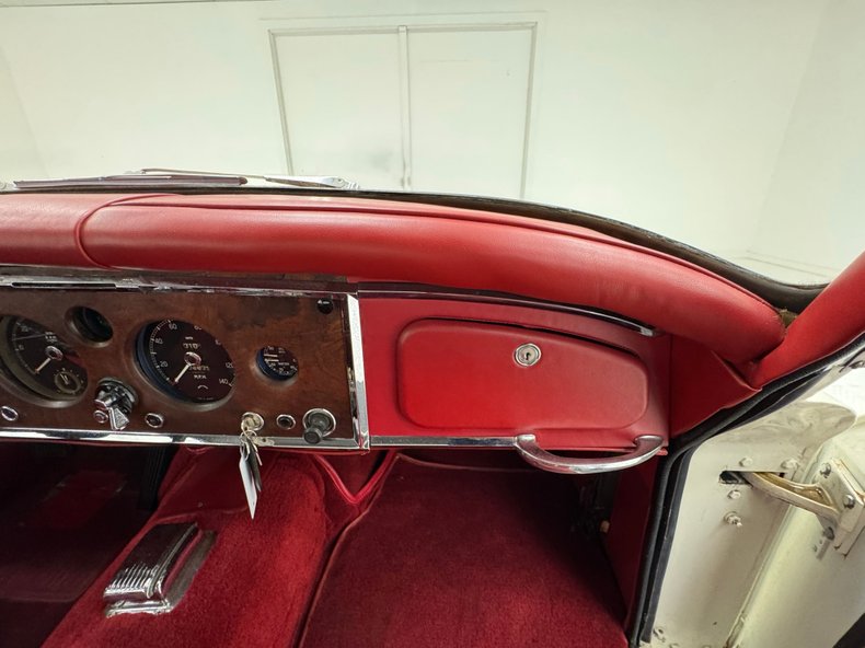 Jaguar-Xk150-1960-Old-English-White-Red-47