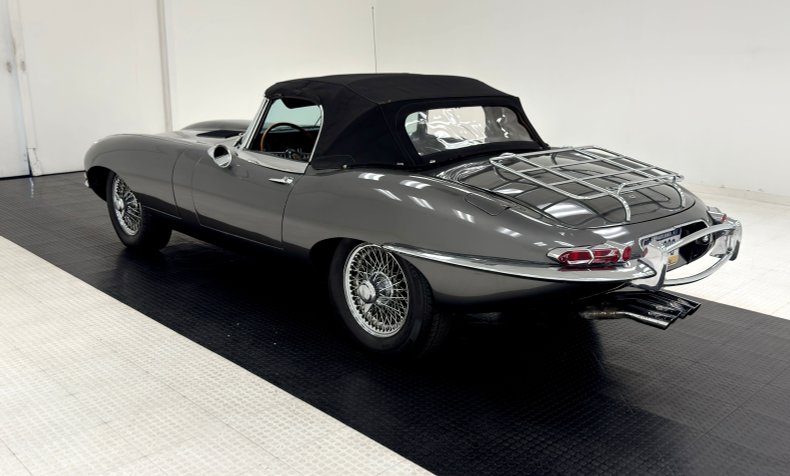 Jaguar-Xke-1967-Warwick-Gray-Navy-Blue-10