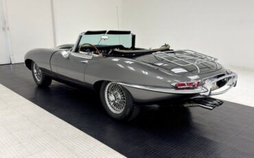 Jaguar-Xke-1967-Warwick-Gray-Navy-Blue-11