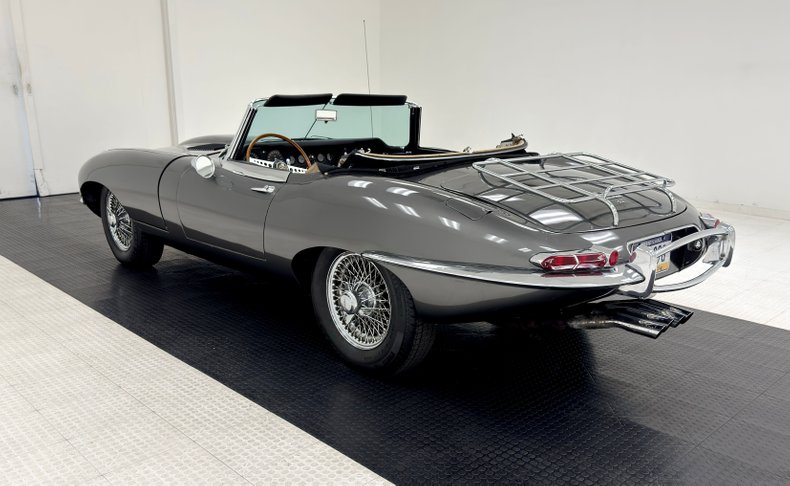 Jaguar-Xke-1967-Warwick-Gray-Navy-Blue-11