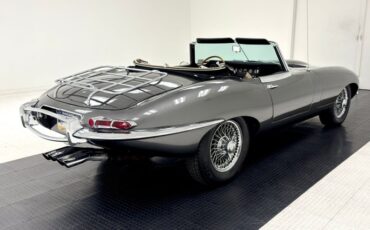 Jaguar-Xke-1967-Warwick-Gray-Navy-Blue-13