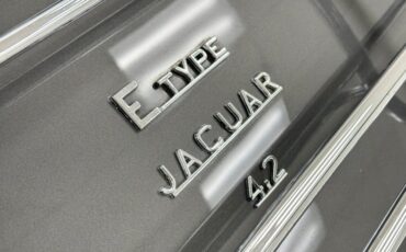 Jaguar-Xke-1967-Warwick-Gray-Navy-Blue-31