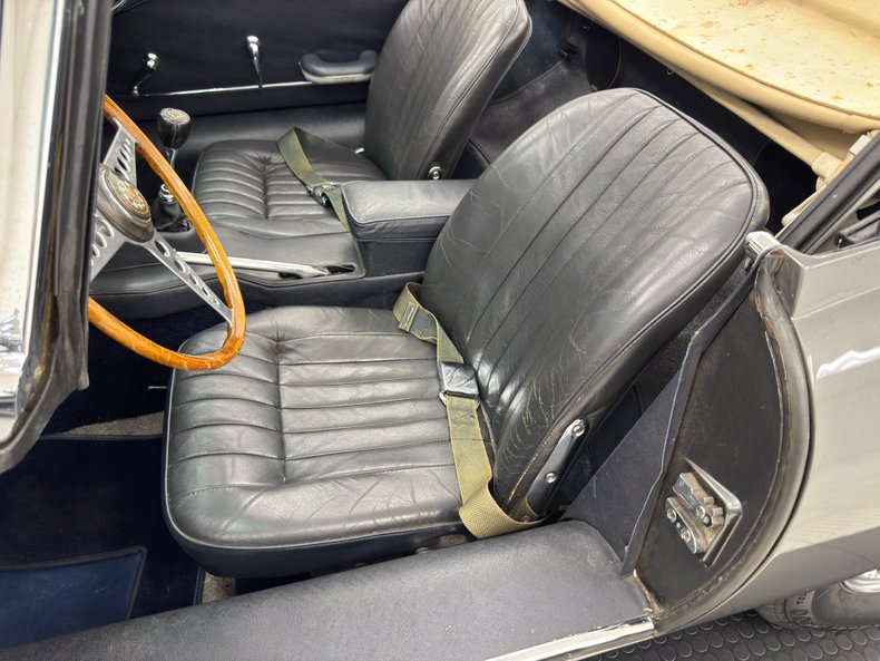 Jaguar-Xke-1967-Warwick-Gray-Navy-Blue-42