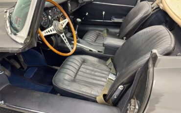 Jaguar-Xke-1967-Warwick-Gray-Navy-Blue-43
