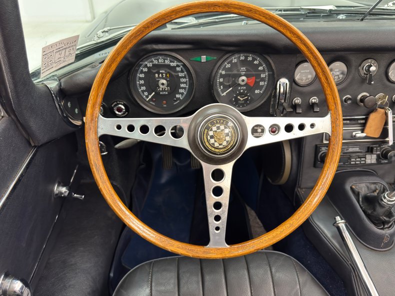 Jaguar-Xke-1967-Warwick-Gray-Navy-Blue-48