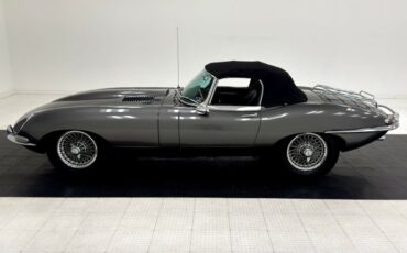 Jaguar-Xke-1967-Warwick-Gray-Navy-Blue-8