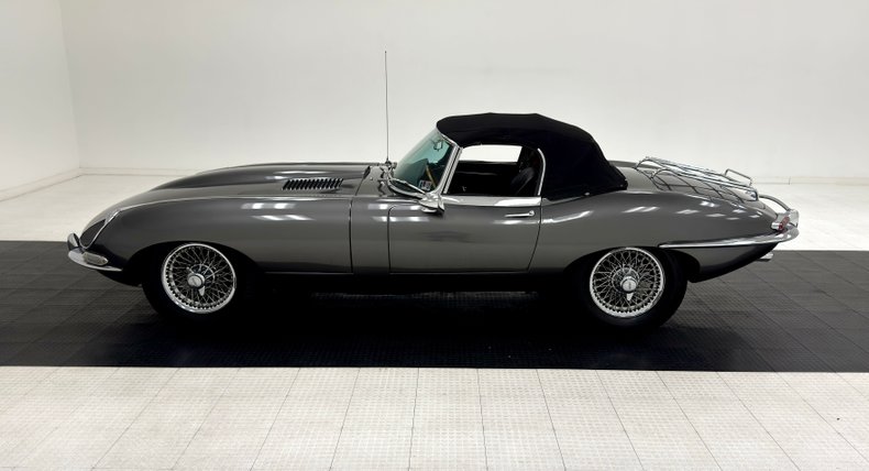 Jaguar-Xke-1967-Warwick-Gray-Navy-Blue-8