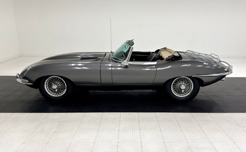 Jaguar-Xke-1967-Warwick-Gray-Navy-Blue-9