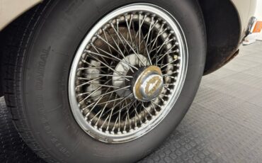Jaguar-Xke-1970-Ascot-Fawn-Biscuit-27