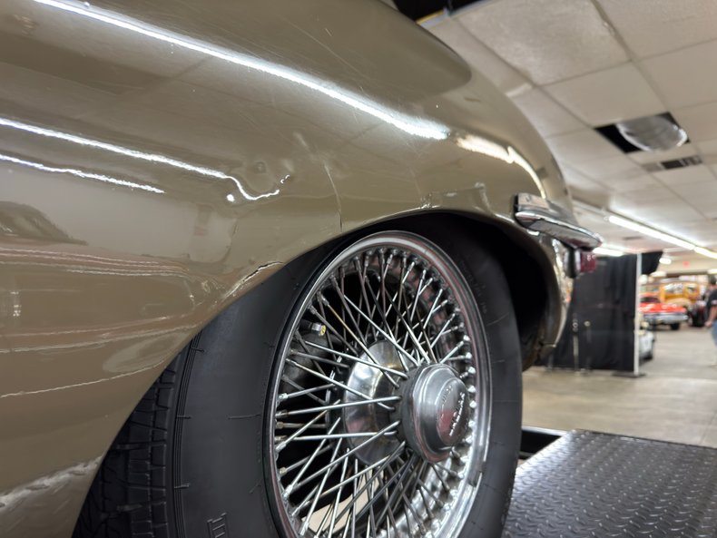 Jaguar-Xke-1970-Ascot-Fawn-Biscuit-31