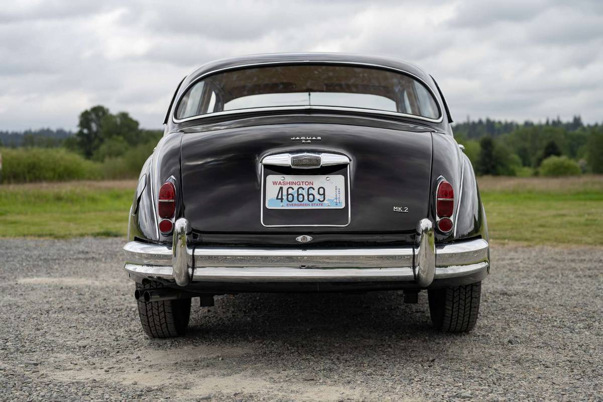 Jaguar-mark-ii-1962-black-2