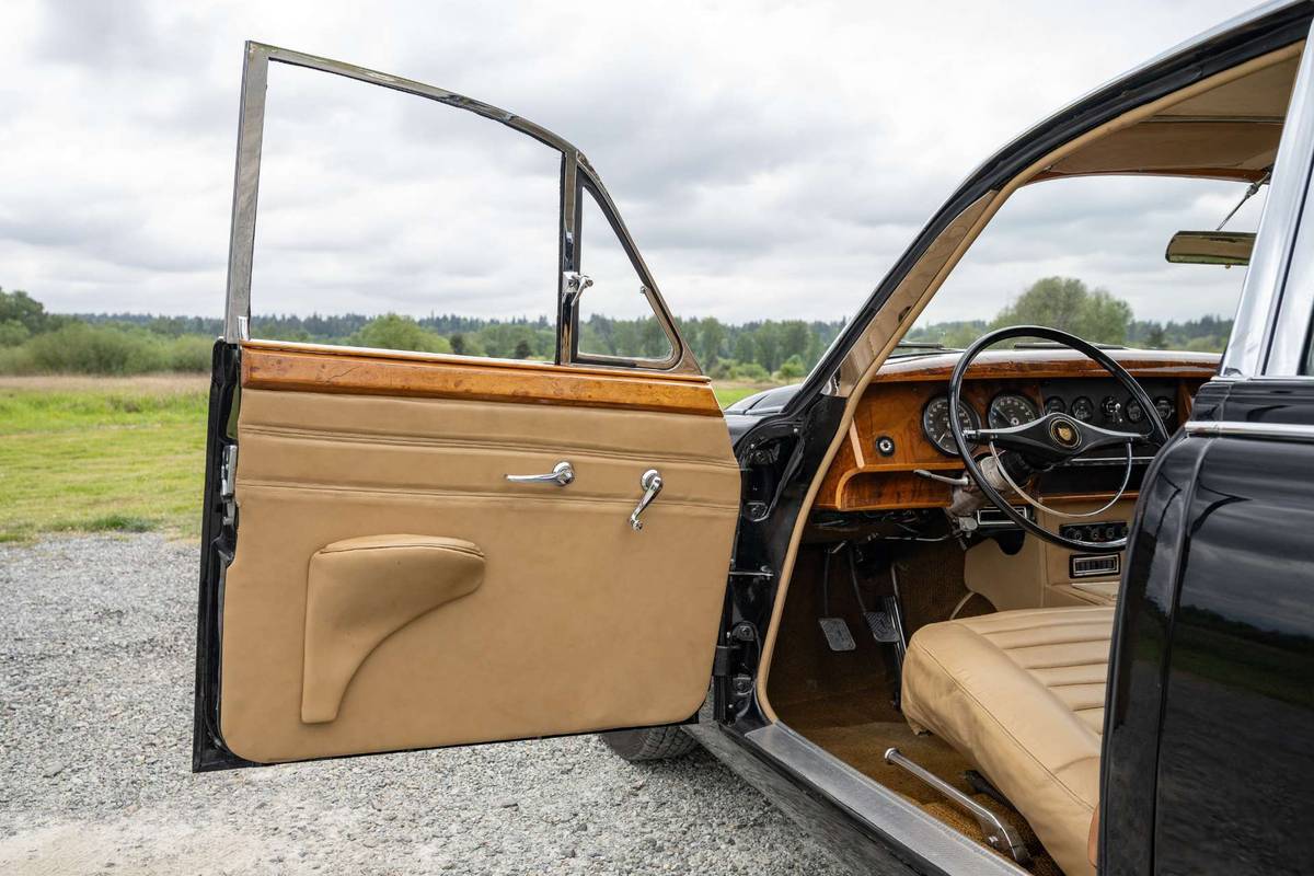 Jaguar-mark-ii-1962-black-4