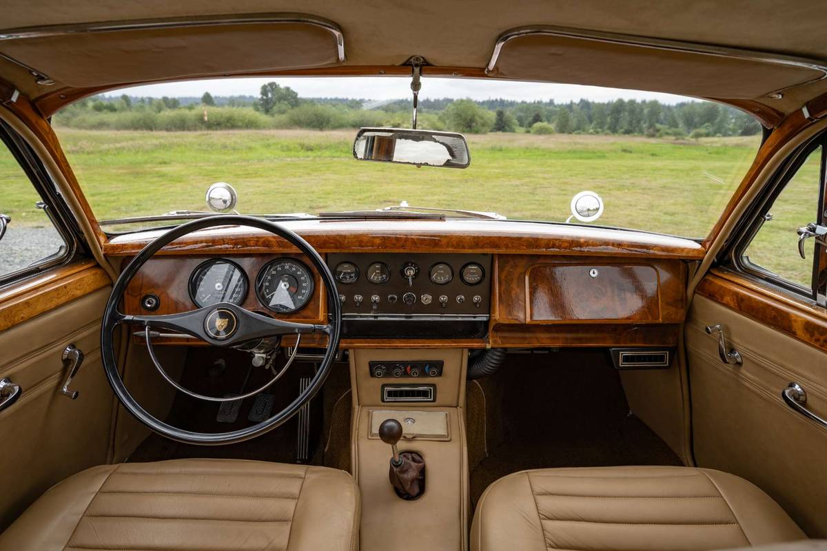 Jaguar-mark-ii-1962-black-5