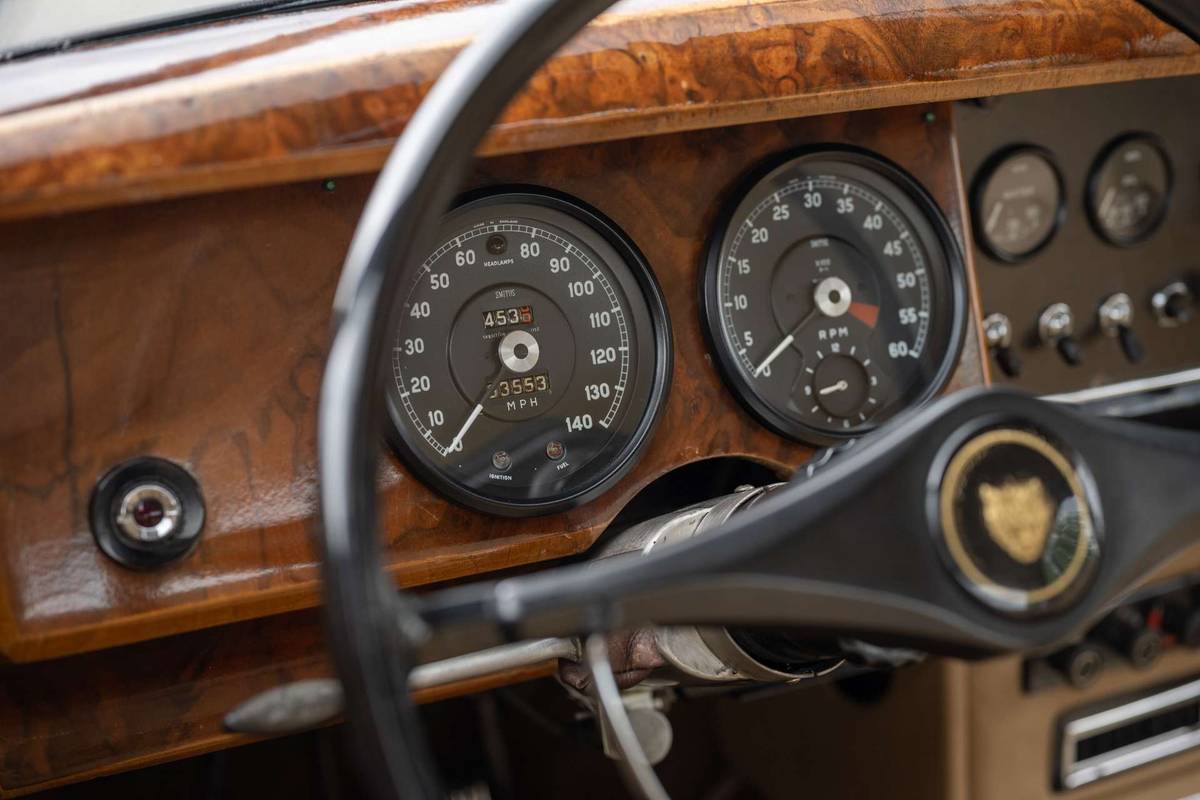 Jaguar-mark-ii-1962-black-6