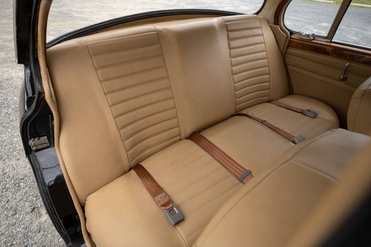 Jaguar-mark-ii-1962-black-9