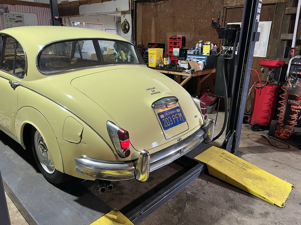 Jaguar-mk2-1959-yellow-1