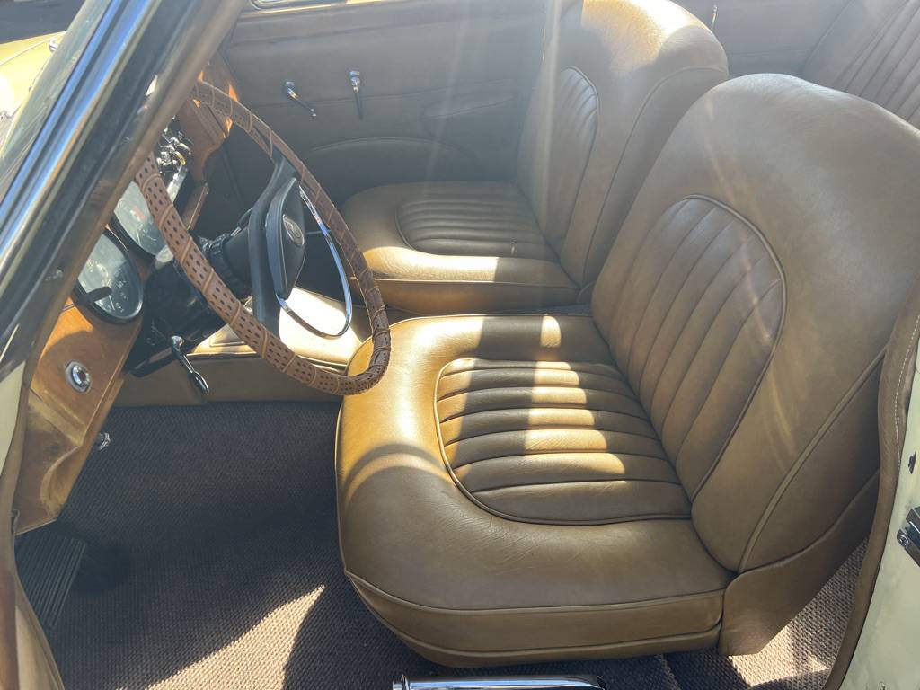 Jaguar-mk2-1959-yellow-17