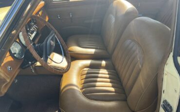 Jaguar-mk2-1959-yellow-18