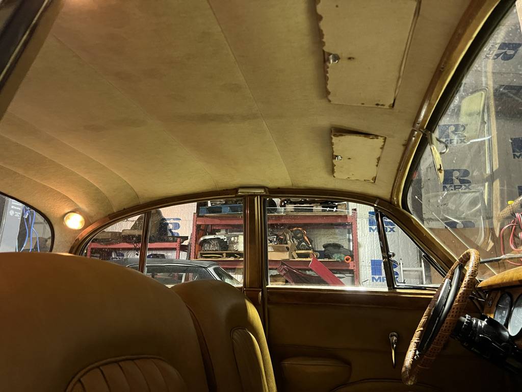Jaguar-mk2-1959-yellow-3