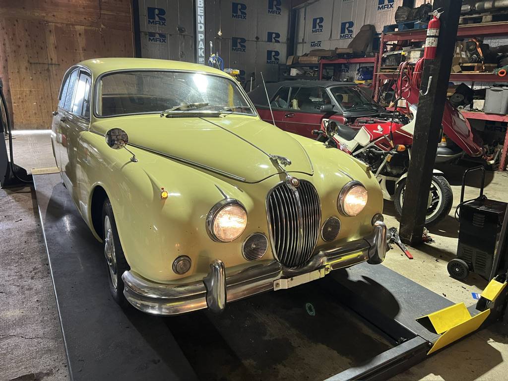 Jaguar-mk2-1959-yellow-7