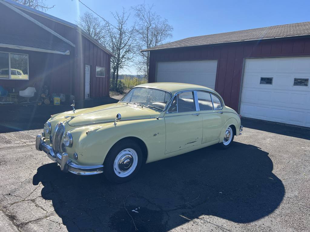 Jaguar-mk2-1959-yellow-9