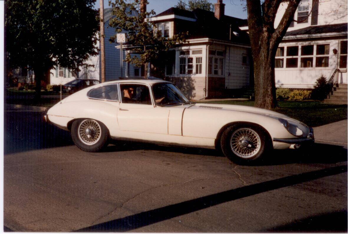 Jaguar-xe-1969-white-1