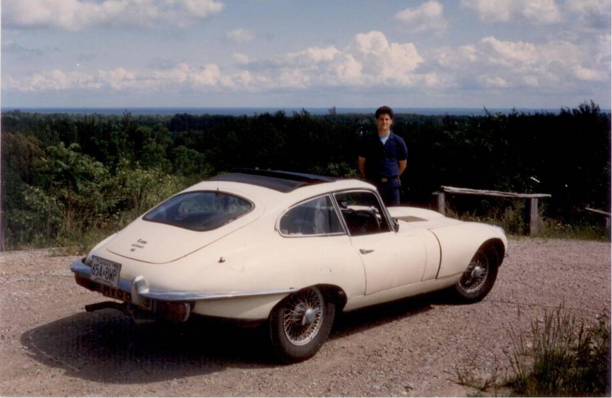 Jaguar-xe-1969-white-3