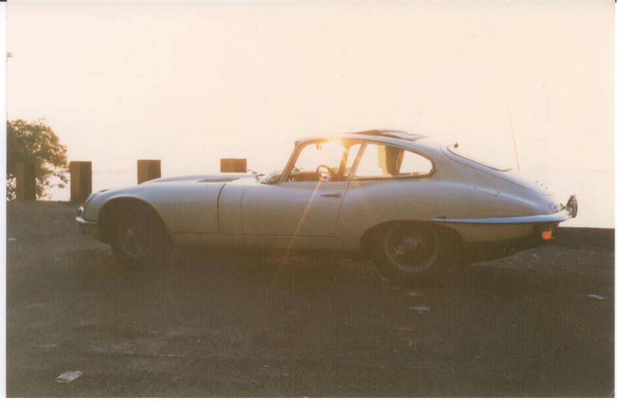 Jaguar-xe-1969-white-4