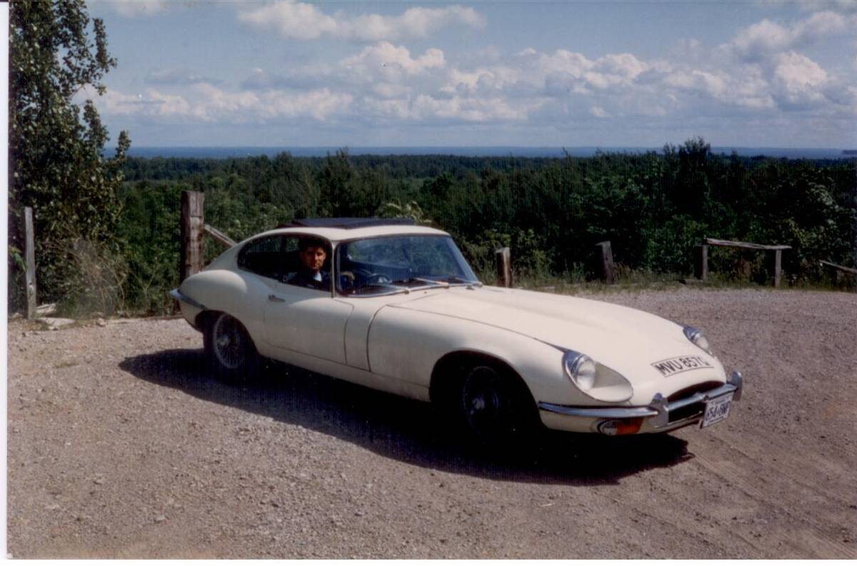 Jaguar-xe-1969-white