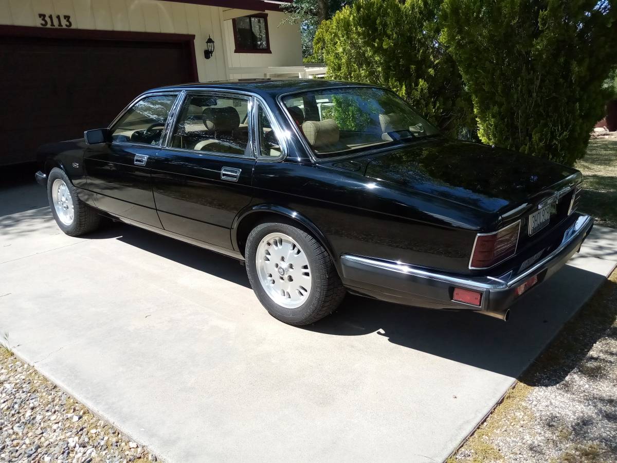 Jaguar-xj-1994-black-3