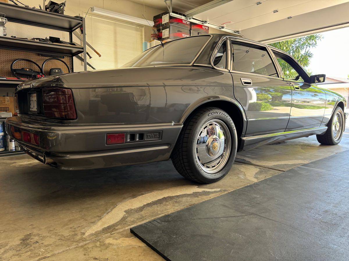 Jaguar-xj40-1989-grey-4