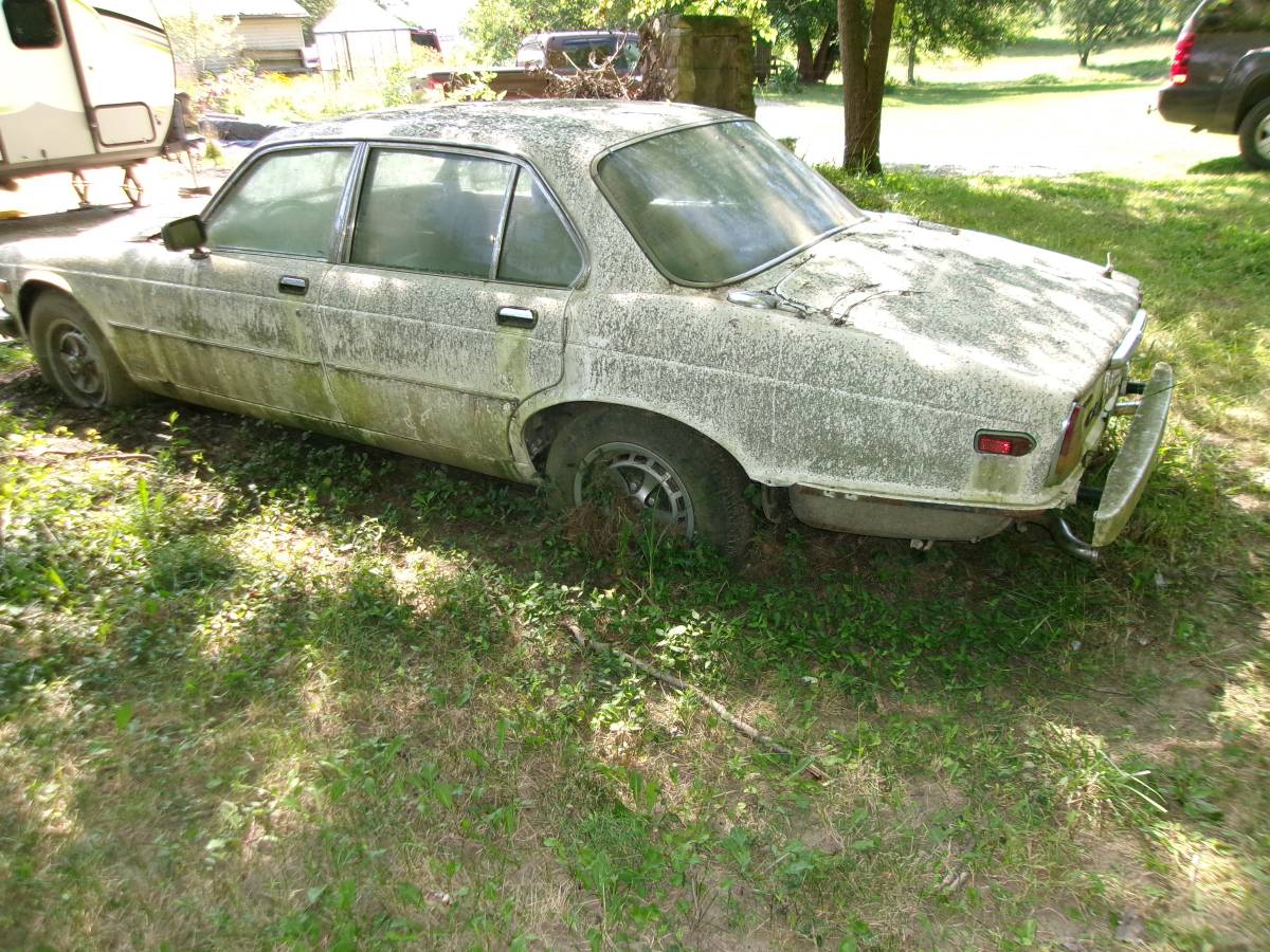 Jaguar-xj6-1983-white-1