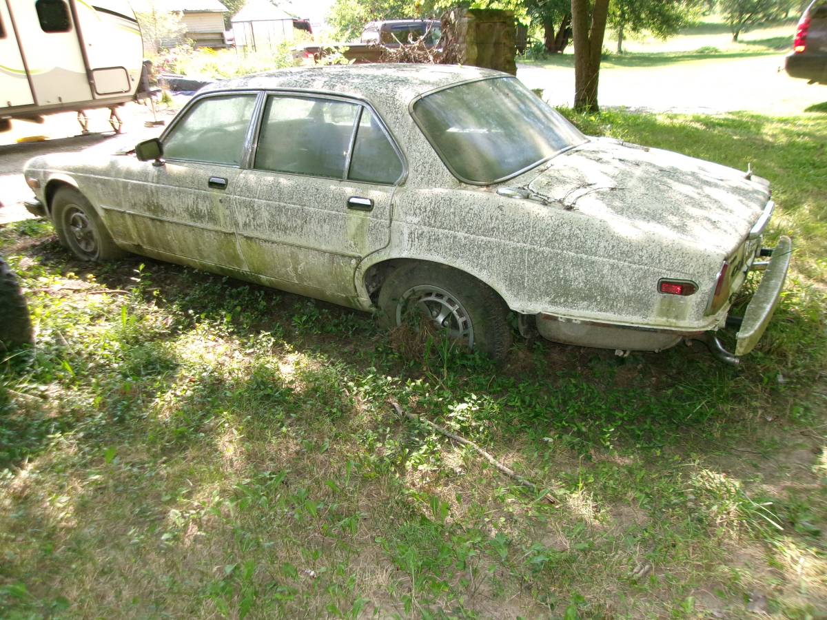 Jaguar-xj6-1983-white-2