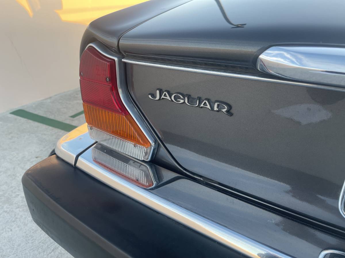 Jaguar-xj6-1984-4